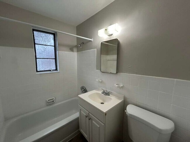 Foto del edificio - 19181 Lakeshore Blvd