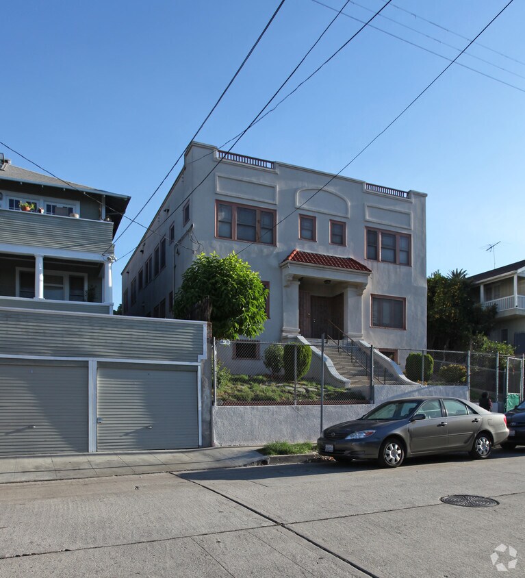 Building Photo - 1335 Calumet Ave
