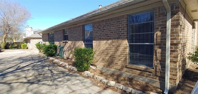 Building Photo - 10822 Lynbrook Dr