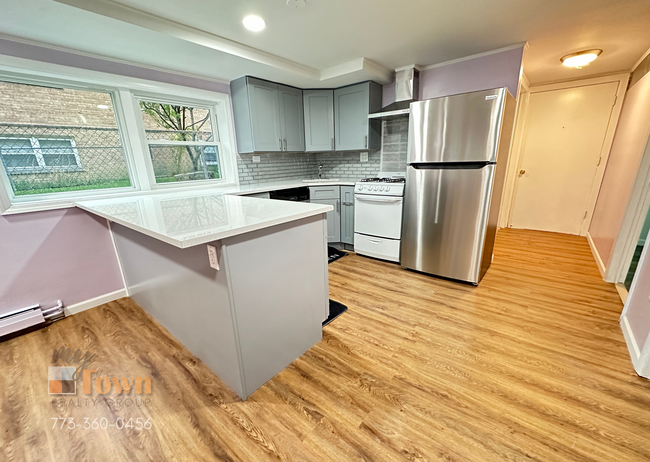 Foto del edificio - 7734 W Addison St