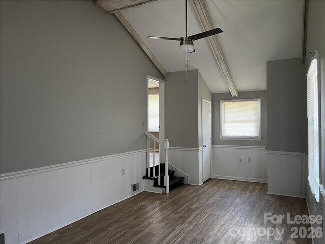 Building Photo - 2213 Shamrock Dr