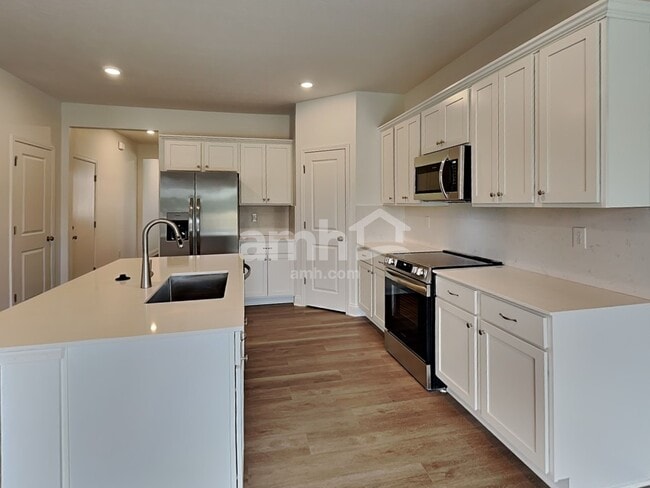 Building Photo - 9175 Henley Ave