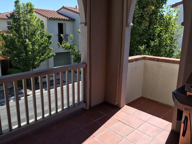 Balcony - 2027 Bayporte Way