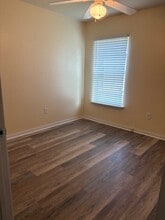 Building Photo - 619 N Vionett Ln