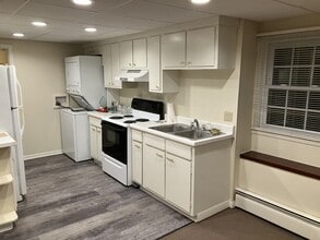 Building Photo - 65 Sweet Meadow Dr