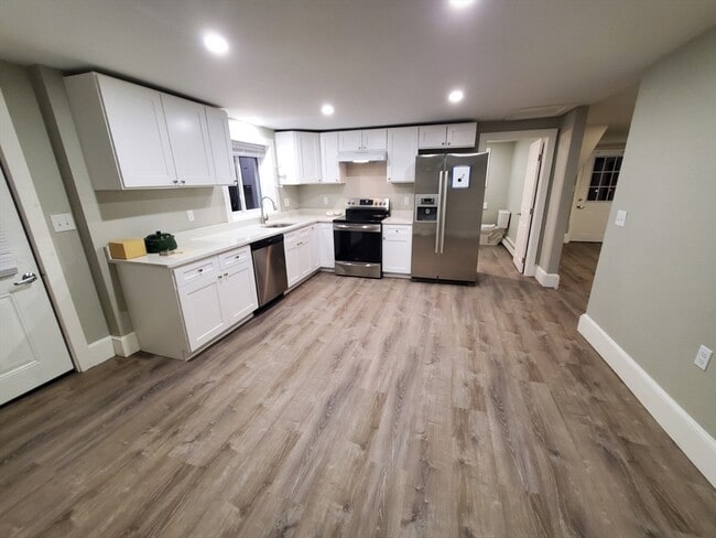 Building Photo - 392 E Center St