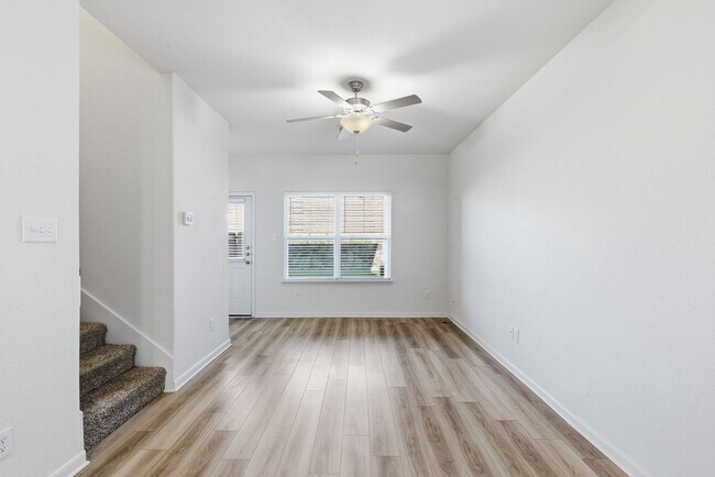 Building Photo - 402 Marsh Ln