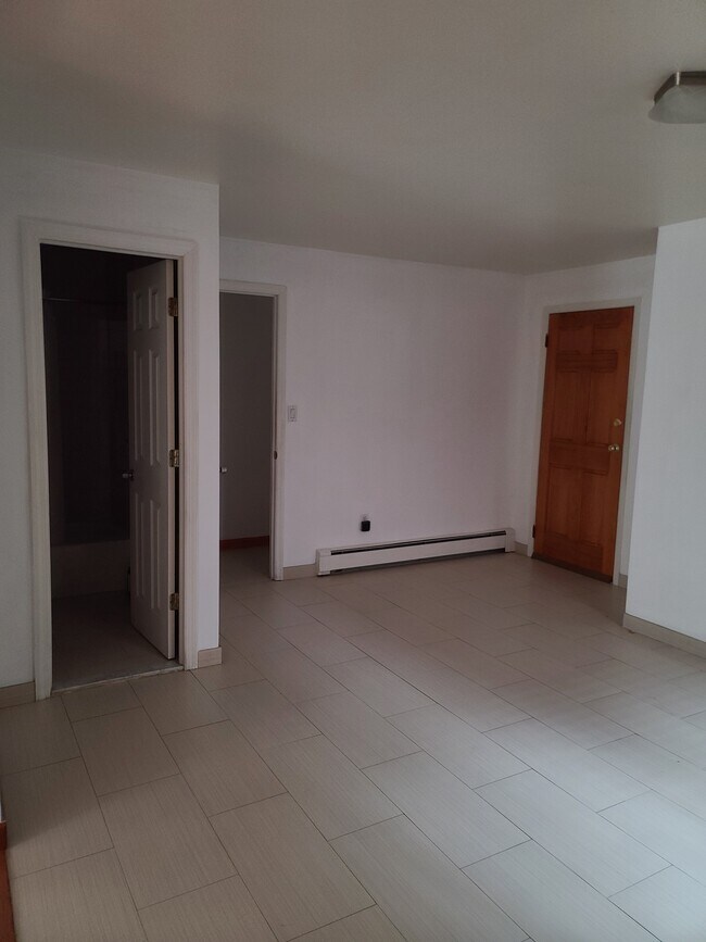 Foto del edificio - 6011 83rd St
