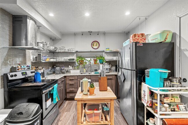 Foto del edificio - 4630 Woodside St