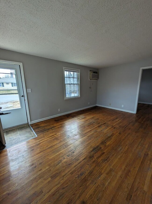Building Photo - Martha Lane-414