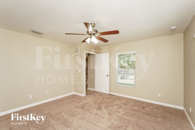 Foto del edificio - 283 SW Tulip Blvd