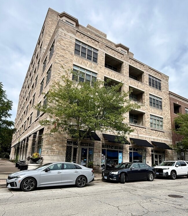 Building Photo - 10 S Dunton Ave