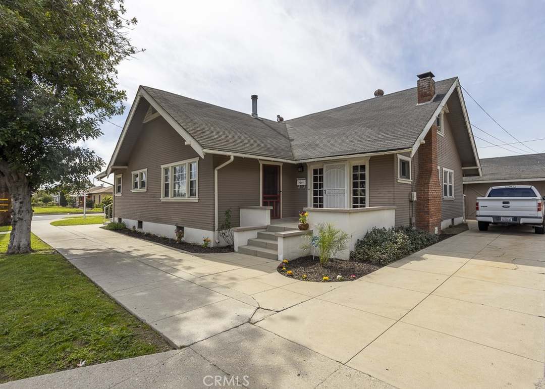 Foto principal - 11247 Studebaker Rd