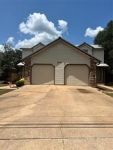 Building Photo - 5908 Parkwood Dr