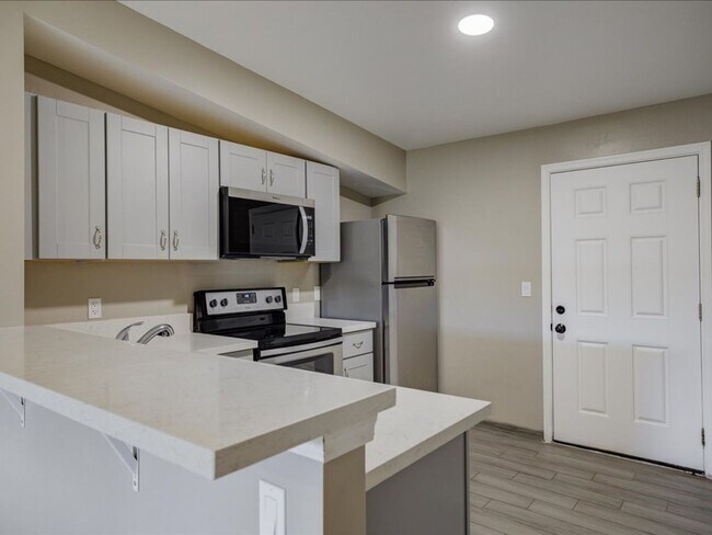 Foto del edificio - Charming & Spacious 2-Bedroom Home with Modern Upgrades!