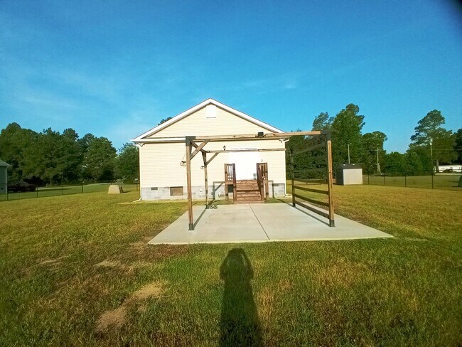 Foto del edificio - 3725 Pinewood Rd