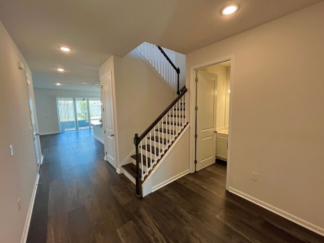 Foto del edificio - Spacious 5 Bed / 3 Bath Home in Lake Alfred – Modern Comfort & Convenience