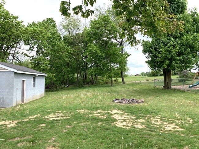 Building Photo - CONTRACT PENDING!! 2 bed/1 bath single fam...