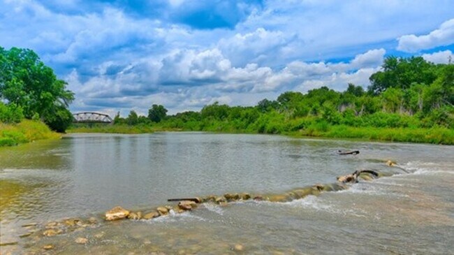 Foto del edificio - 1650 River Rd