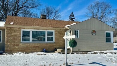 Building Photo - 2901 Lexington Dr