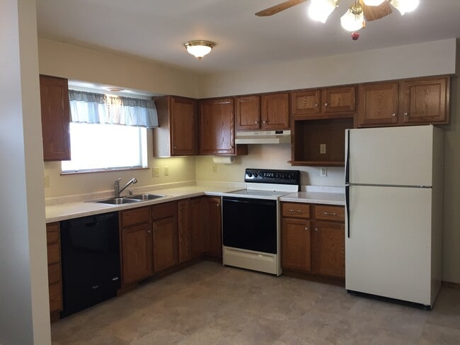 Kitchen - 3770 Summerset Way