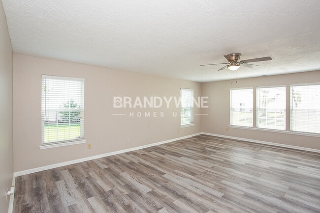 Foto del edificio - 967 Webb Dr