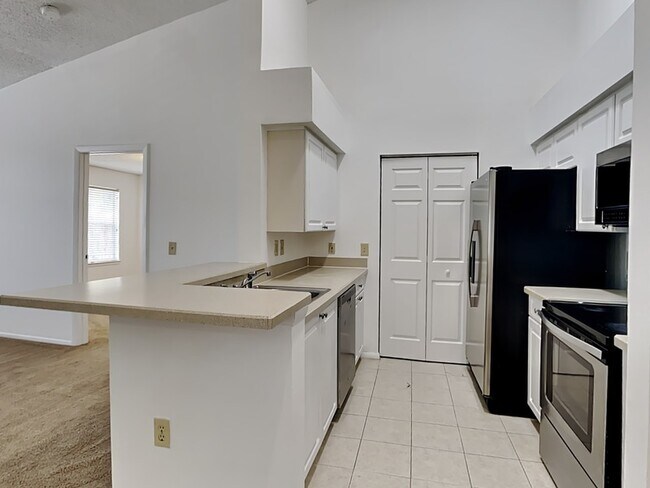 Building Photo - 1221 Bermuda Lakes Ln
