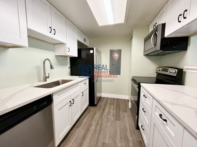 Building Photo - 920 S Walden Way