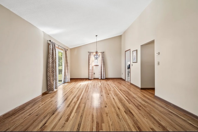Foto del edificio - 1293 New Britain Ave