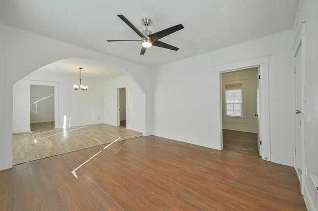 Building Photo - 607 N Evans Ave