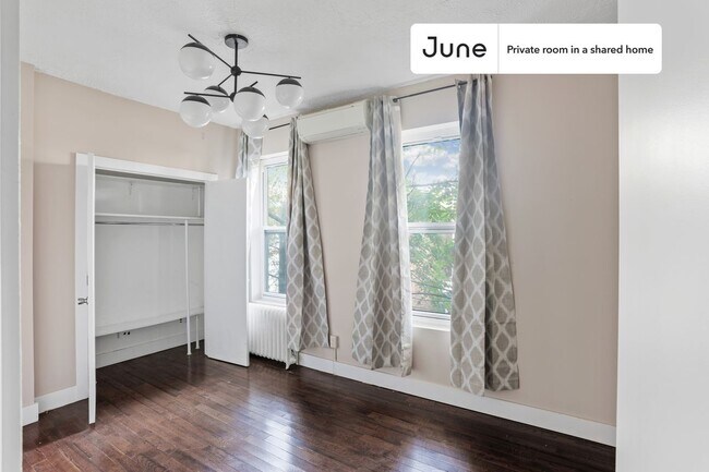 Foto del edificio - Room in Shared 3 bed/1 bath home