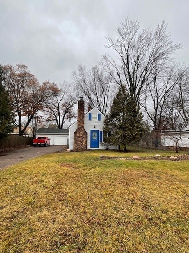 Building Photo - 3232 Midway St