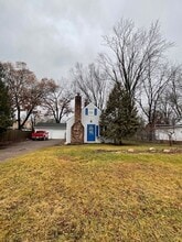 Building Photo - 3232 Midway St