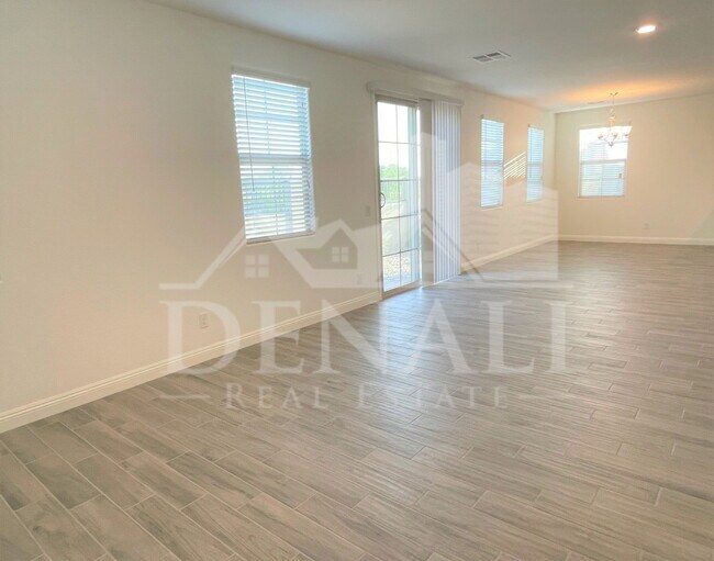Building Photo - 242 N Sunrise