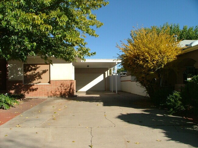 Building Photo - Single Family Home four bedroom