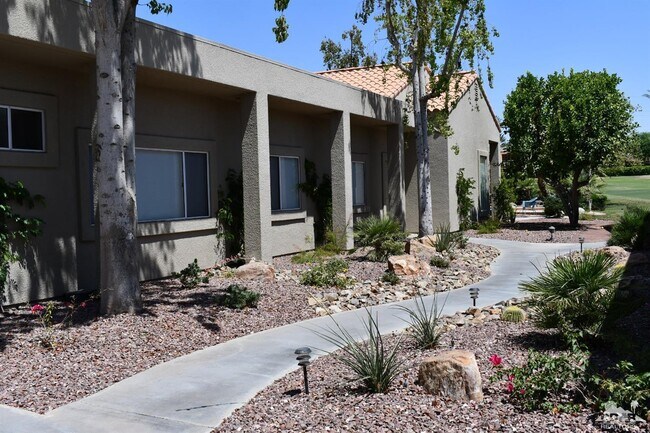 Foto del edificio - 22 Pebble Beach Dr