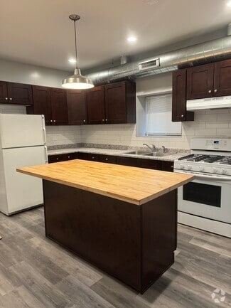 Building Photo - 5924 S Maplewood Ave