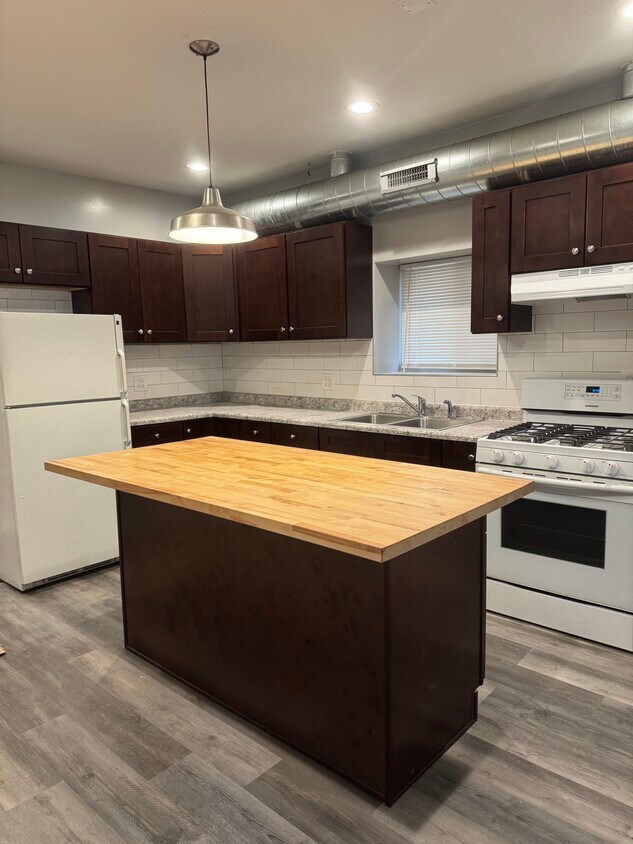 Foto principal - 5924 S Maplewood Ave