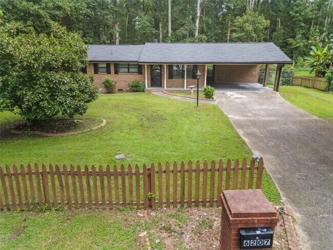 Foto del edificio - 6207 Moss Dr