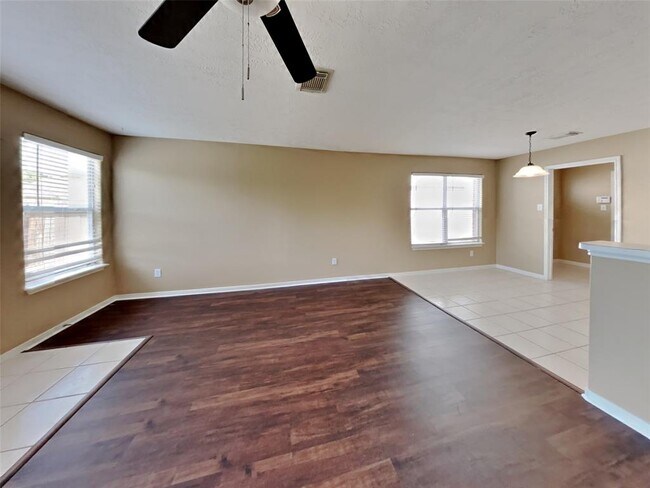 Foto del edificio - 5215 Lavender Ln