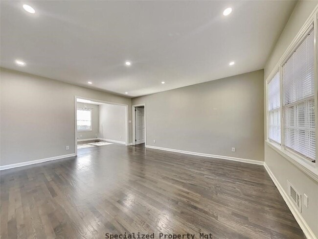 Building Photo - 425 Lindbergh Drive NE