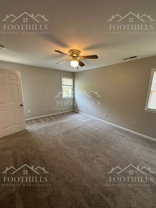 Foto del edificio - Comfort & Space in a Great Location! 3-Bed...