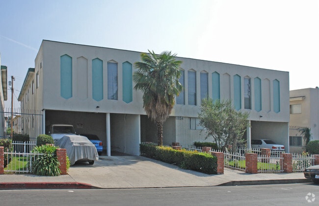 Building Photo - 1946-1954 Bedford St