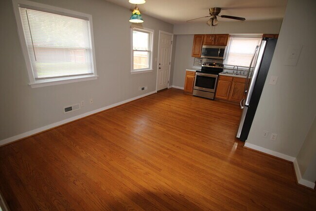 Building Photo - Four bedroom home just minutes from downto...