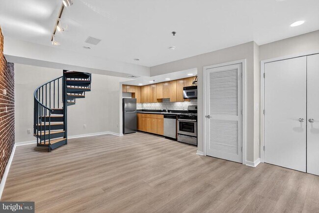 Building Photo - 36 Moore St