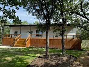 Building Photo - 145 Greenbriar Ct