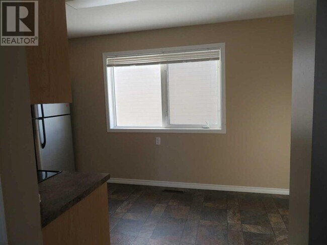 Photo du bâtiment - 5524-49 49 Ave