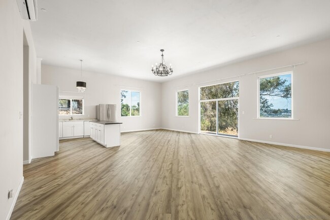 Building Photo - 9427 Vista Dr