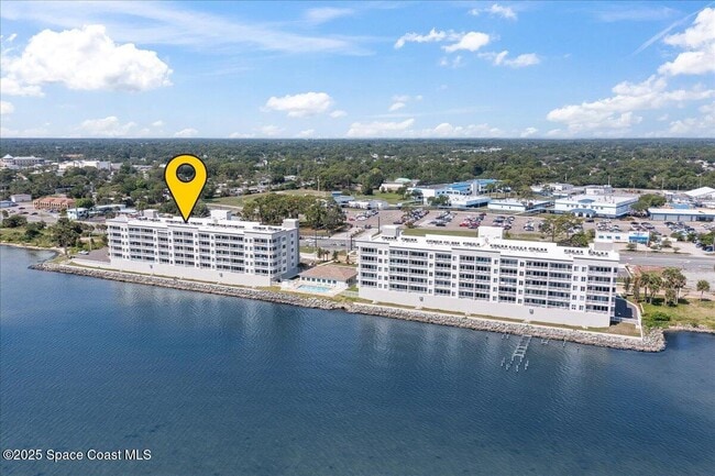 Building Photo - 1825 Riverside Dr