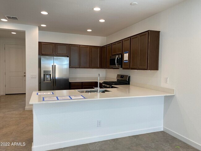 Foto del edificio - 2562 W Huntington Dr